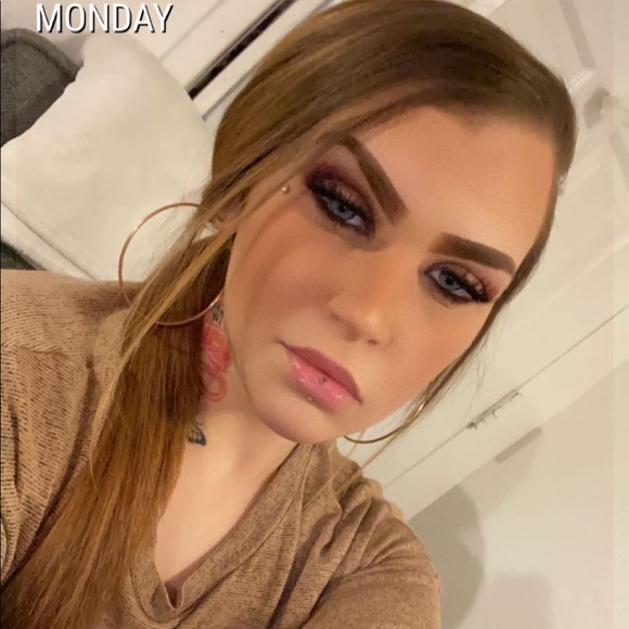 Meet your Posher, Madison - Picture 7 of 12